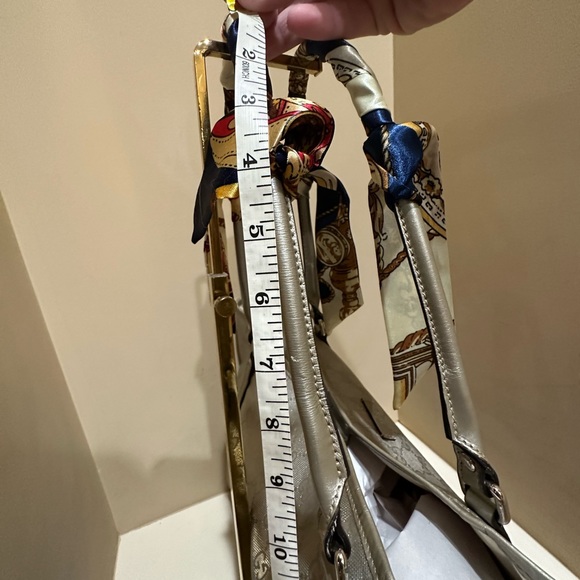 Gucci Metallic Silver GG Webbed Canvas Tote - Picture 15 of 17